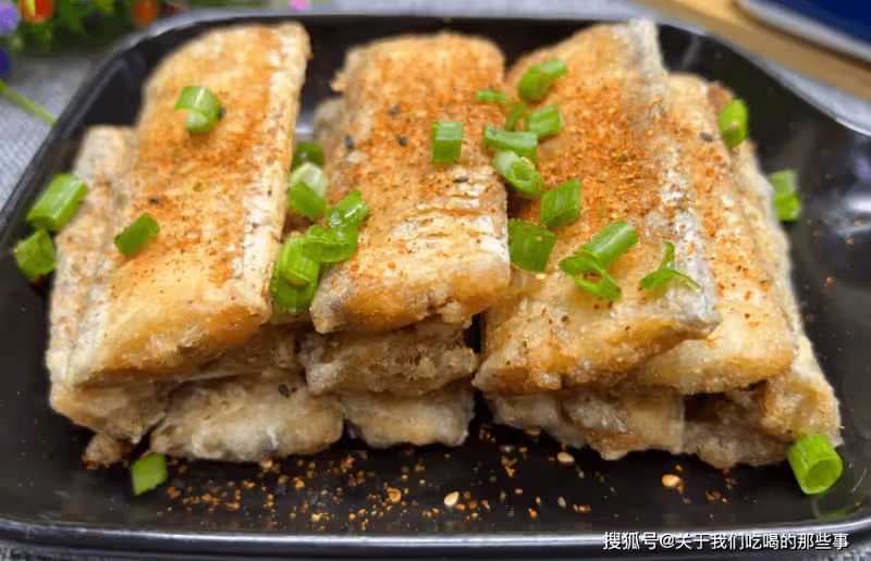 這才是炸帶魚的正確做法,酥香可口,放涼也不回軟,方法超簡單