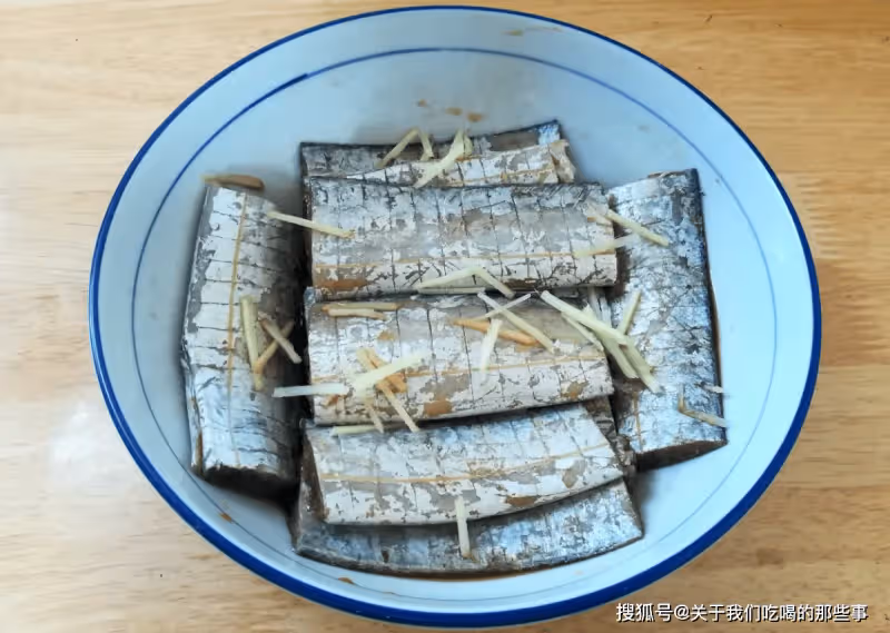 這才是炸帶魚的正確做法,酥香可口,放涼也不回軟,方法超簡單