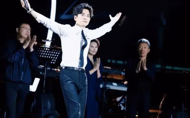 49歲李健喜當爹?孟小蓓半年胖30斤疑懷孕6個月,後悔曾經選擇丁克