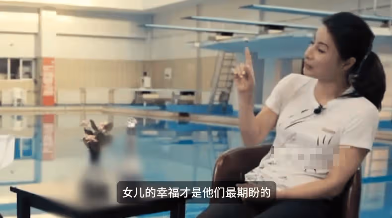 看了郭晶晶故宮鳥巢的照片,才終於明白,她為何能得霍家「獨寵」