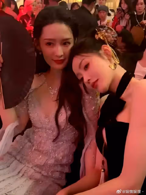 李沁張天愛驚艷同框美爆了!網友:有青蛇和白蛇的感覺