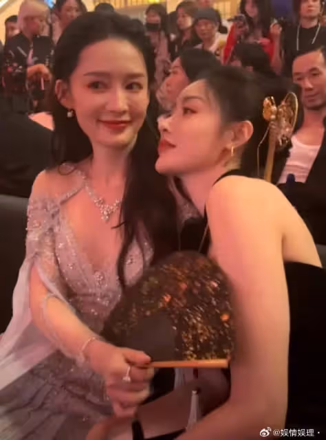 李沁張天愛驚艷同框美爆了!網友:有青蛇和白蛇的感覺