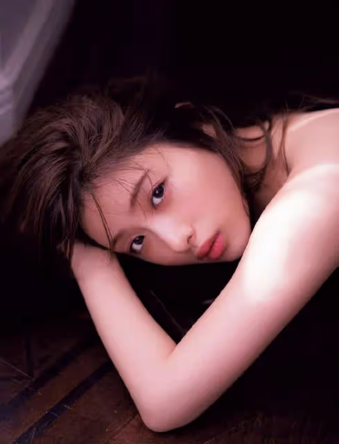 日本女星石原里美雜誌寫真超靚!她雪膚玉貌性感甜美兼備