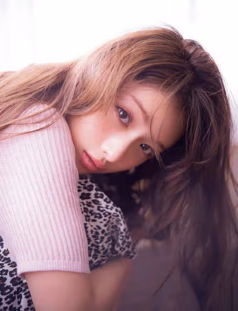 日本女星石原里美雜誌寫真超靚!她雪膚玉貌性感甜美兼備
