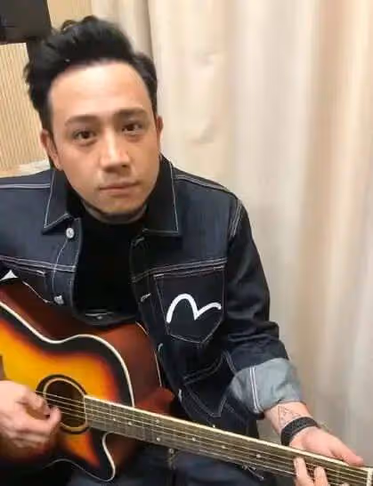 香港「奇葩夫妻」再被質疑，知名男星被傳演出一場七萬仍不還錢，兩夫婦回應