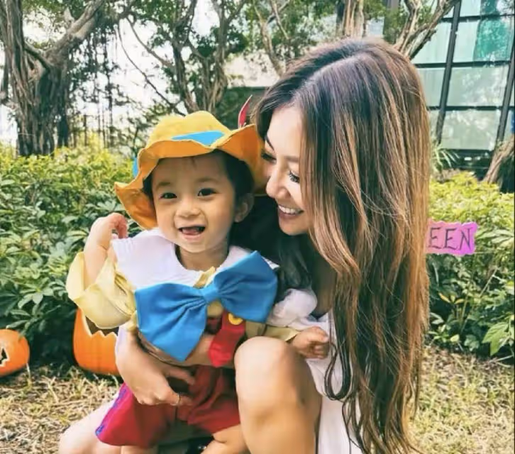 TVB男星鄭俊弘兒子患罕見疾病,兩歲不會走路,準備和妻子生二胎