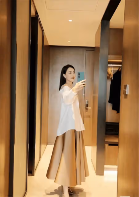 謝霆鋒背後的女人,因酷似王菲而頻頻傳出緋聞,人氣堪比一線女星