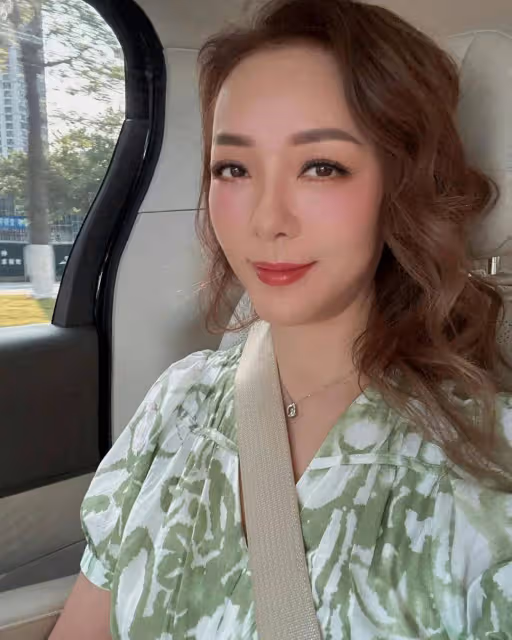 TVB最美女配如今內地直播成隱形富婆,開百萬豪車,曾因一段感情惹非議