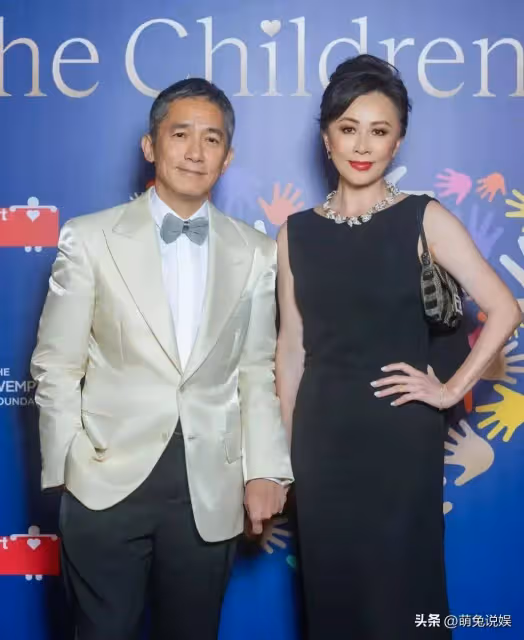 劉嘉玲曬夫妻遊玩照,她嬉鬧玩耍超開心,梁朝偉一臉寵溺看著她