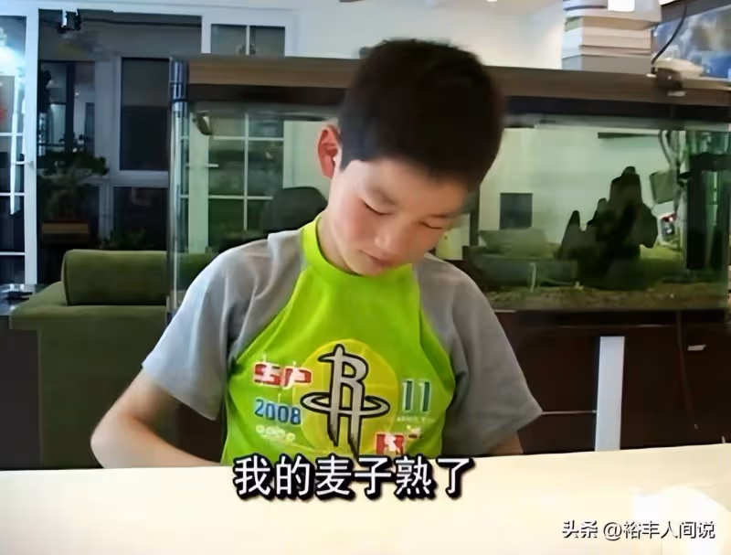 《變形記》高占喜訂婚,桌子上擺15萬現金,山里娃已逆襲成為上尉