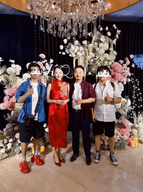 黃海波曲柵柵低調慶祝結婚十周年,8歲兒子搞怪出鏡,顏值像爸爸
