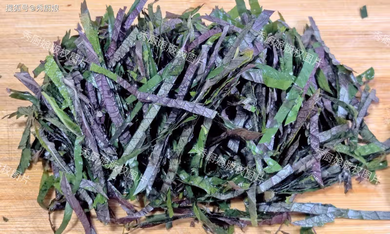 端午前，遇到這菜要使勁吃，鮮嫩營養，全身是寶，隨手一拌真香！