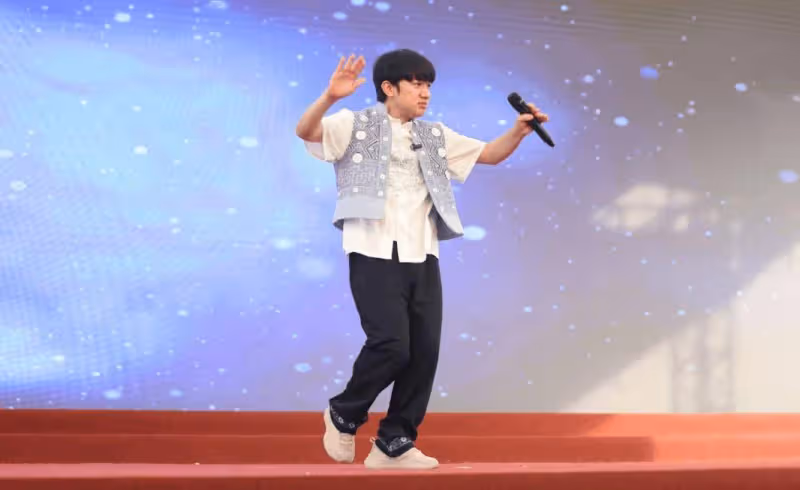 TVB男星離巢後首個公開活動,又唱又跳心情大好!入行20年不受捧