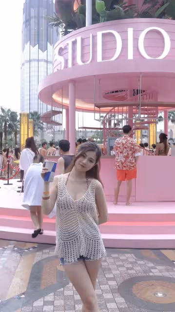 TVB小花嬉水大曬白滑長腿!13歲開始拍劇,如今長大變熟女!