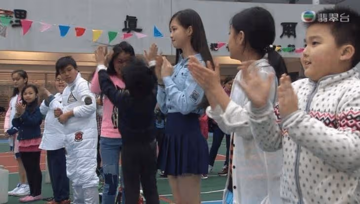 TVB小花嬉水大曬白滑長腿!13歲開始拍劇,如今長大變熟女!
