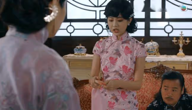 TVB小花嬉水大曬白滑長腿!13歲開始拍劇,如今長大變熟女!