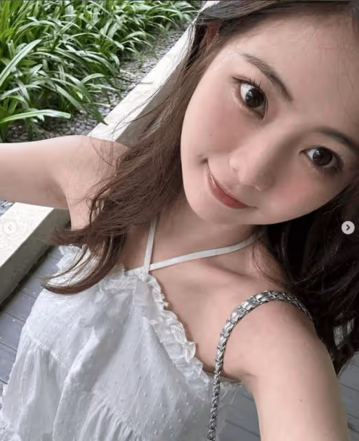 TVB小花嬉水大曬白滑長腿！13歲開始拍劇，如今長大變熟女！