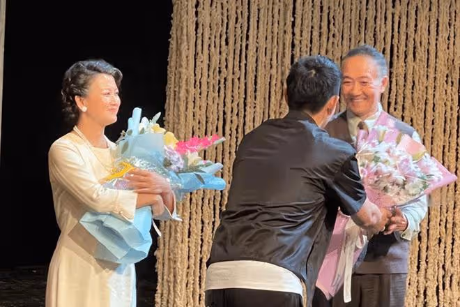 李幼斌夫婦罕同框，三婚老婆剪短髮大變樣，臉明顯老了身材卻真好