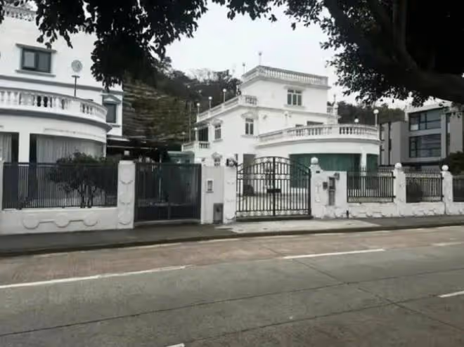 黎婉華孫女現身澳門,和四太梁安琪同框,曬何鴻燊的豪車豪宅照片