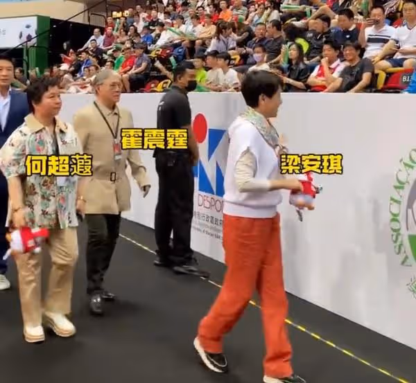 黎婉華孫女現身澳門,和四太梁安琪同框,曬何鴻燊的豪車豪宅照片