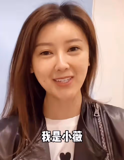甜馨參加董璇女兒生日會,賈躍亭前妻甘薇同框合影