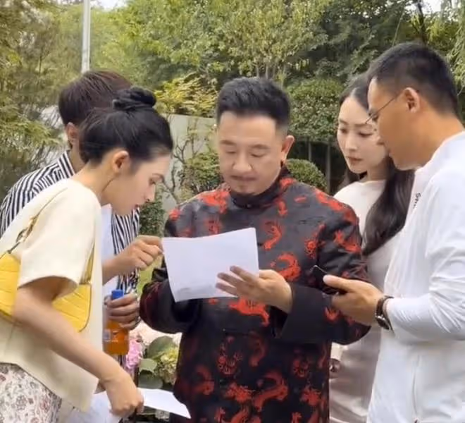 黃海波曲柵柵慶祝結婚十周年,感謝妻子不離不棄,黃磊在喜宴發言