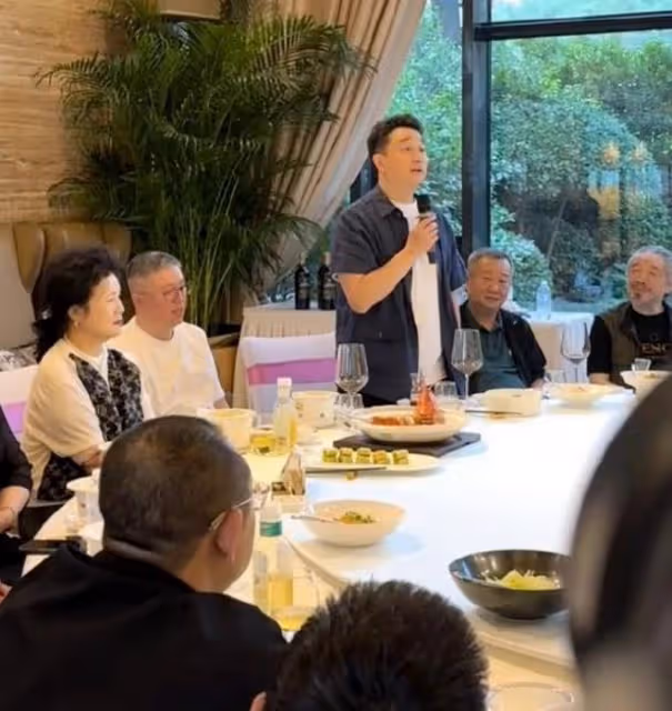 黃海波曲柵柵慶祝結婚十周年,感謝妻子不離不棄,黃磊在喜宴發言