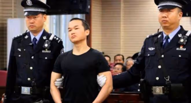 1996年,13歲少年目睹母親被害,隱忍22年,除夕夜為母復仇