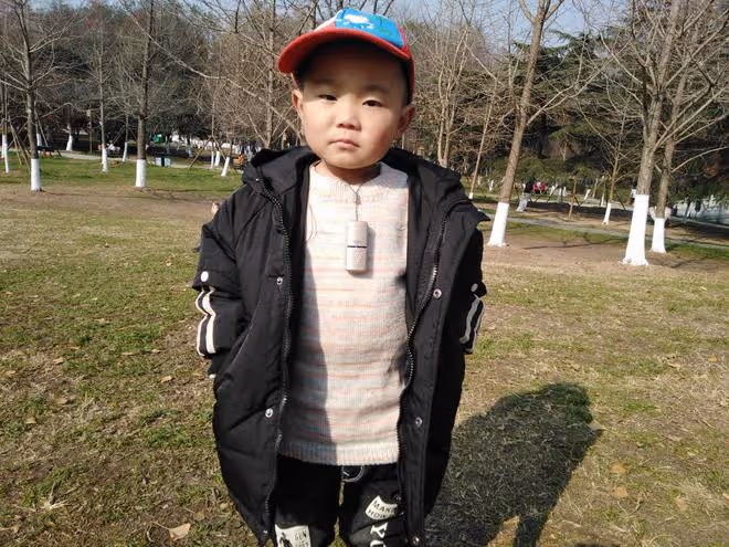 男娃咳嗽查出罕見重病陷入昏迷，父母絕望準備帶他回家，孩子醒了