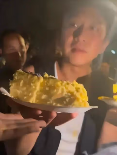 鹿晗海邊辦派對慶34歲生日，關曉彤缺席，戀愛8年不結婚惹質疑