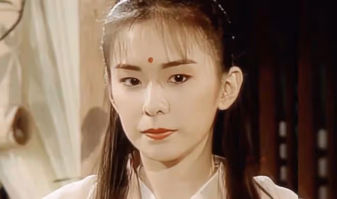 「最美紀曉芙」,遭相戀10年男友劈腿,54歲未婚未育,宛如少女