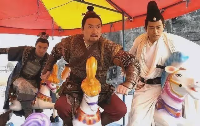終於明白有些鏡頭為啥只有特寫!下半身有多尷尬,只有導演知道