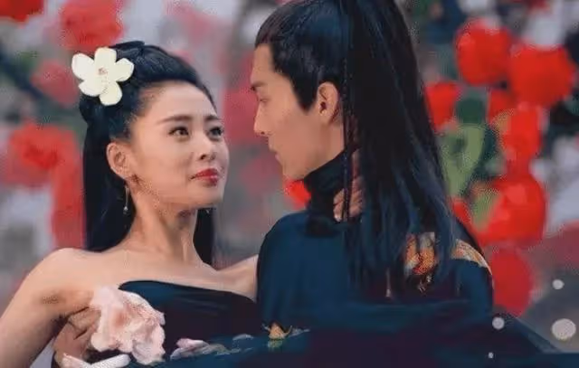 終於明白有些鏡頭為啥只有特寫!下半身有多尷尬,只有導演知道