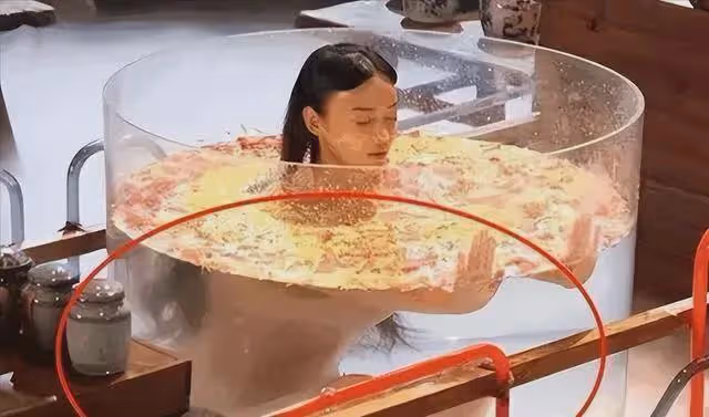 終於明白有些鏡頭為啥只有特寫!下半身有多尷尬,只有導演知道