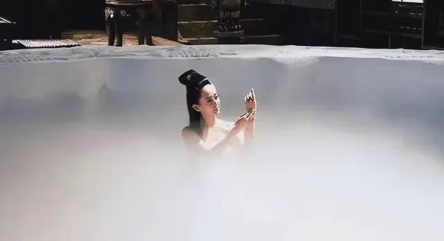 終於明白有些鏡頭為啥只有特寫!下半身有多尷尬,只有導演知道
