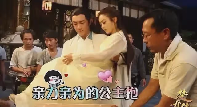 終於明白有些鏡頭為啥只有特寫!下半身有多尷尬,只有導演知道