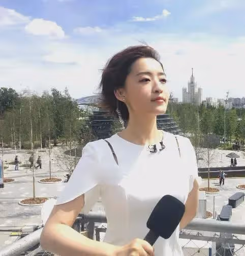她是「央視恥辱」,因睡懶覺被除名,如今成為百萬網紅,斂財無數
