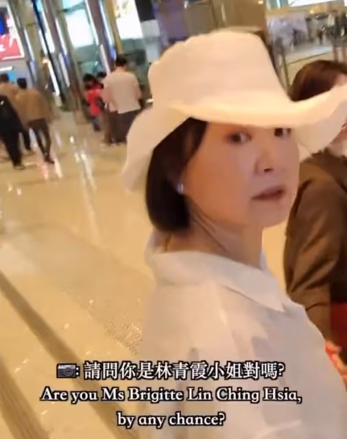 69歲林青霞被偶遇,素顏狀態顯衰老,主動握手親和力非常好