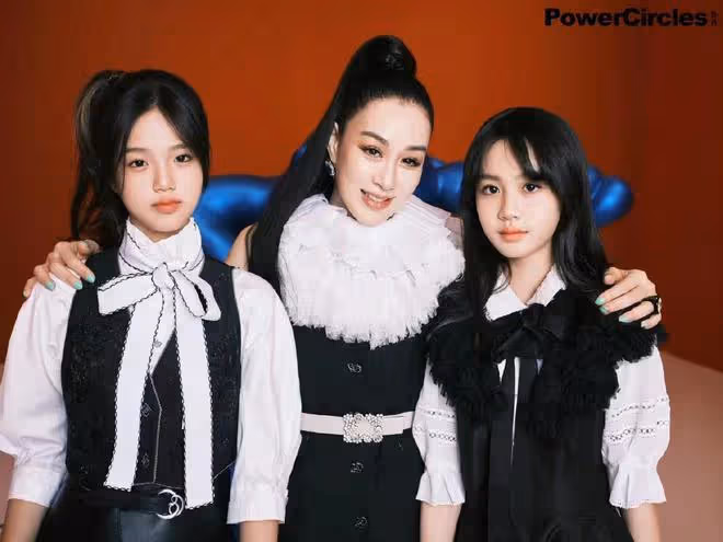 終於不用做陪襯!鍾麗緹娘仨拍雜誌,二女兒相貌大變太有主角臉