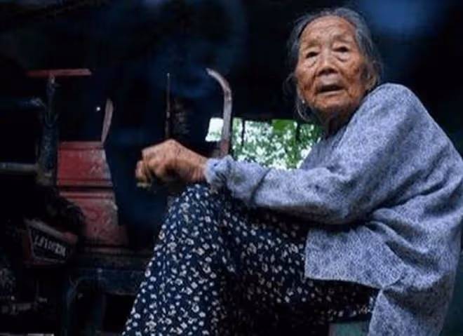 1993年,老農收養棄嬰防老,誰知23年後,養女把他告上了法庭