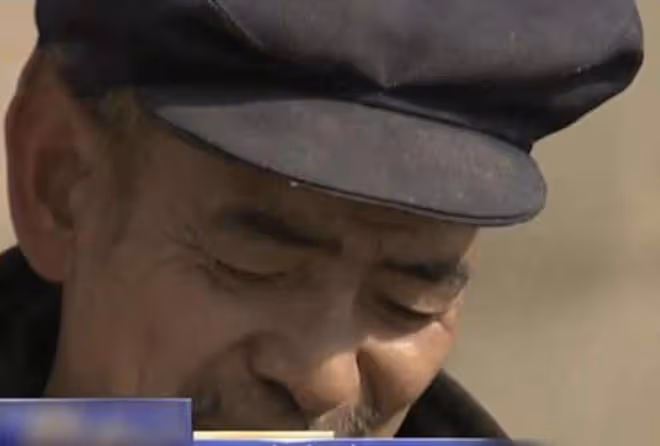 1993年,老農收養棄嬰防老,誰知23年後,養女把他告上了法庭