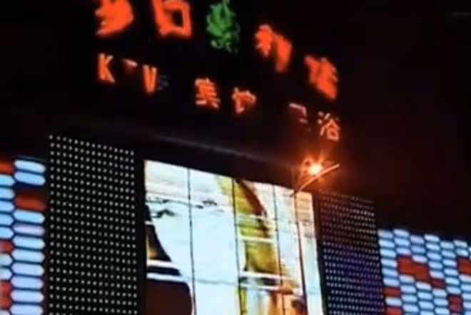 回顧:丈夫婚內出軌,小三懷孕6個月,妻子爆發,雙方大打出手