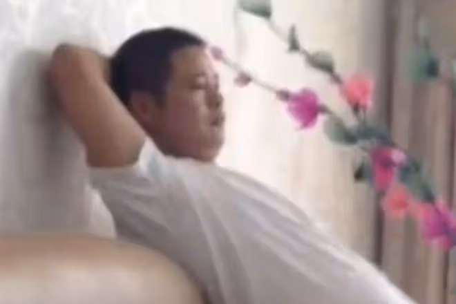 回顧:丈夫婚內出軌,小三懷孕6個月,妻子爆發,雙方大打出手