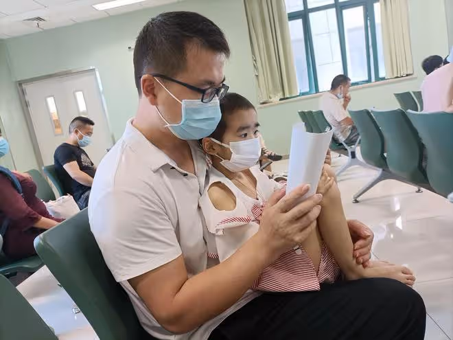 天地不仁橫禍來,一劫未過一劫來:30歲小伙為救女兒拼盡全力