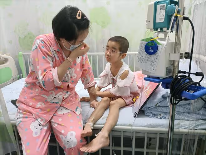 天地不仁橫禍來,一劫未過一劫來:30歲小伙為救女兒拼盡全力