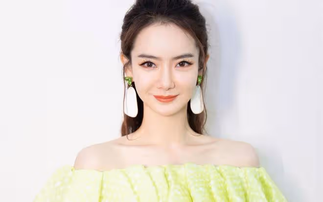 戚薇《乘風破浪》表演引熱議，高情商回應惡搞，贏得口碑與流量