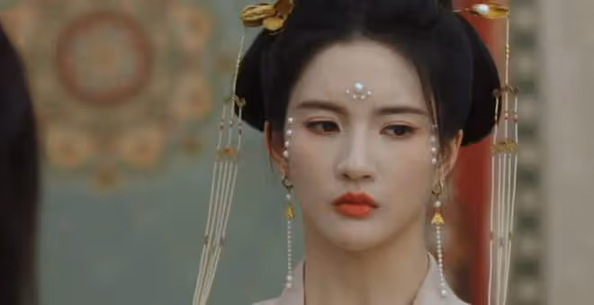 被丑脖子拖累的6位明星,明明有張美人臉,一看脖子全「毀」了