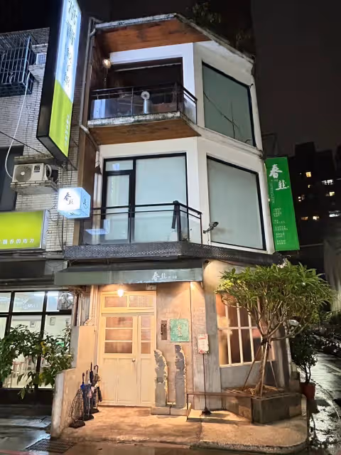 狗仔直擊｜爸爸不要走！黃仁勳離台倒數　 「春韭」踩點兌現「打勾勾」承諾