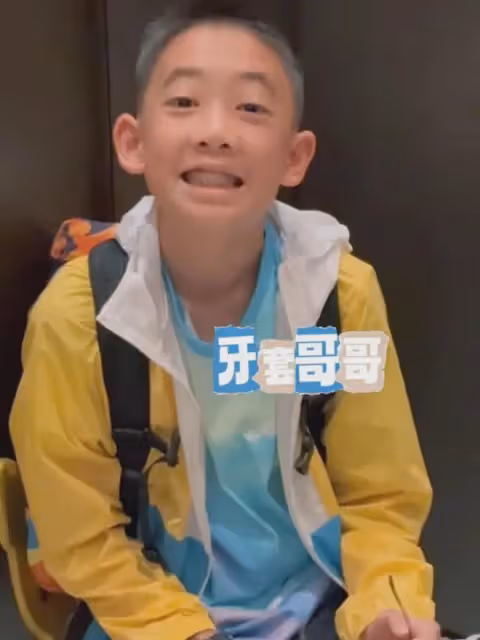 應采兒全家三亞度假!11歲Jasper戴牙套顏值大變,弟弟越長越秀氣