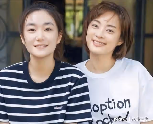 孫儷妹妹北電畢業照!在俊男美女中長相很普通,還是不要當演員了
